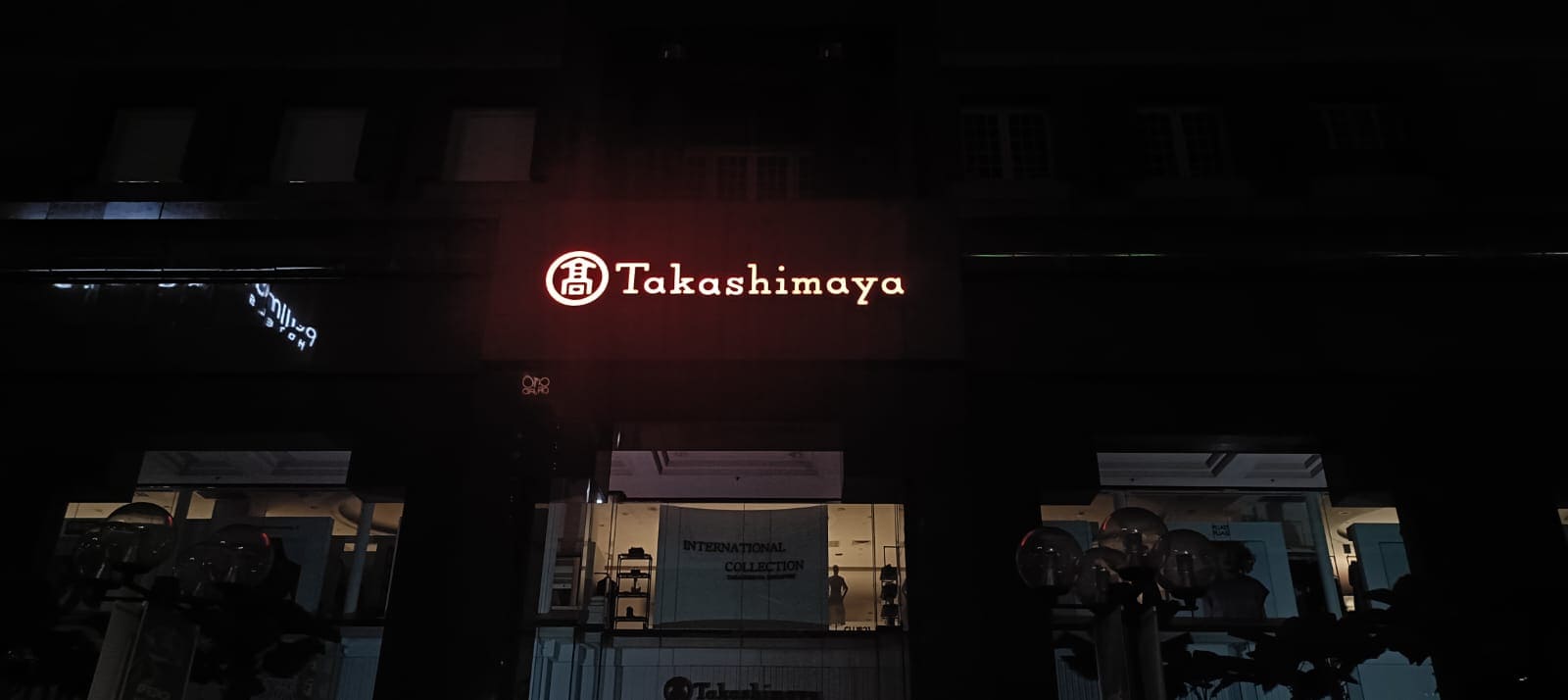 Takashimaya Shopping Centre illuminated facade signage by Hi-Tech Images